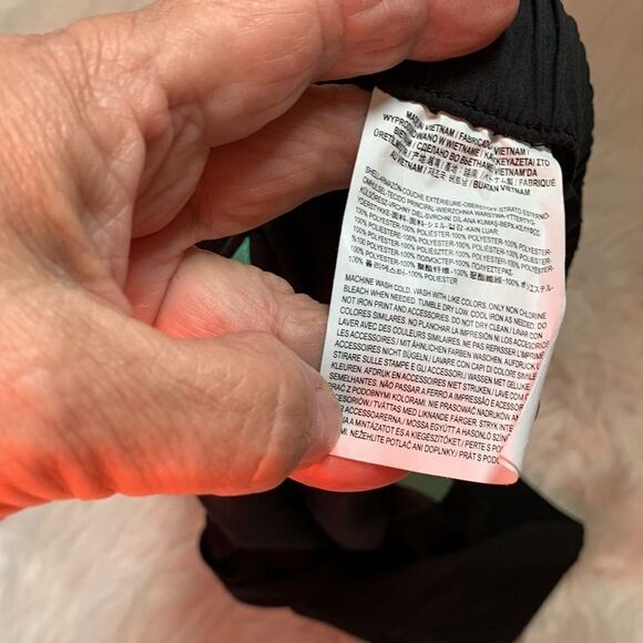 VANS Size Medium black with green trim athletic shorts NWOT - Picture 5 of 8